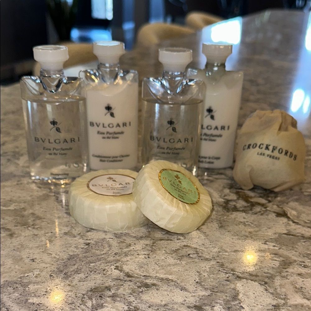 🛁 Bvlgari Hotel Travel Set – Eau Parfumée White Tea + Green Tea – 7-Piece